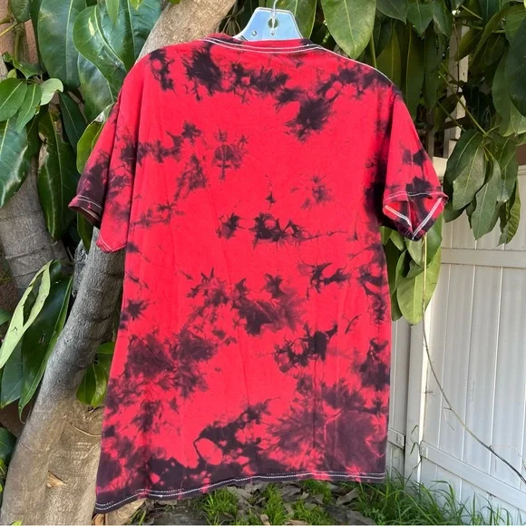Selena No Me Queda Mas Short Tie Dye Red and Black Graphic T-Shirt. - Picture 6 of 6
